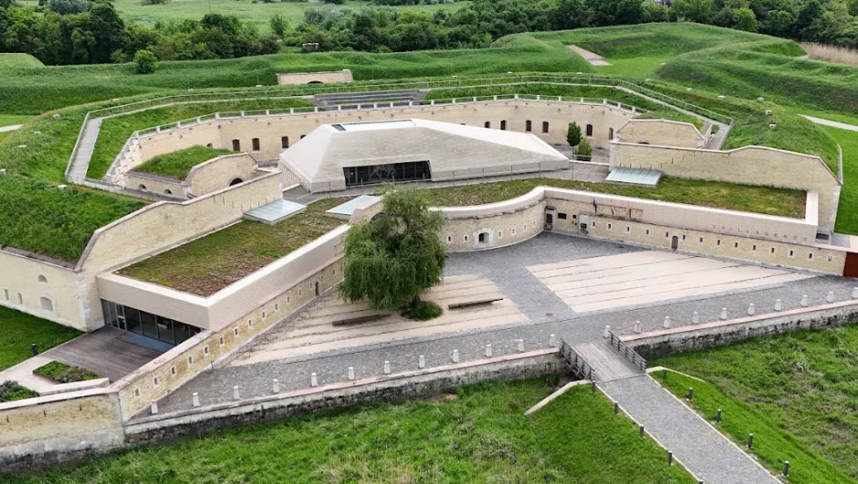 Fort Csillag, Hungary